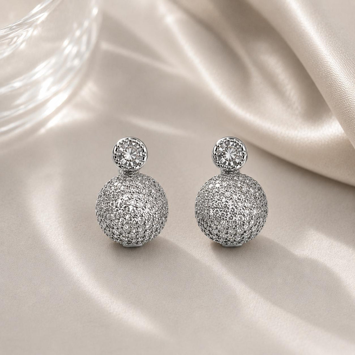 Collection Brinco Dupla Esfera em Zircônia Luxo com Brilho Contínuo e Design Moderno para Ocasiões Especiais