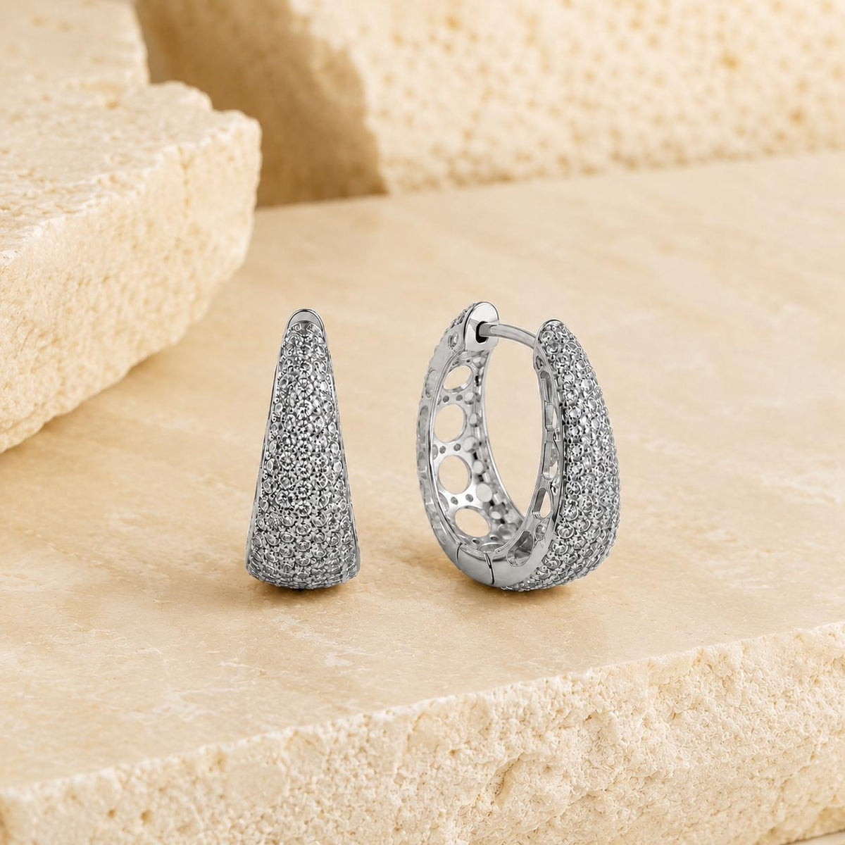Brinco Argola Cone Pavê Zircônia | Dourado/Prateado Leve Elegante para Uso Diário e Eventos