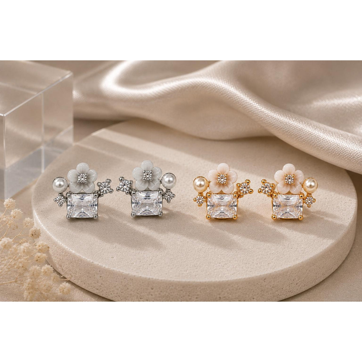 Brinco Flor com Zircônia Quadrada e Pérola