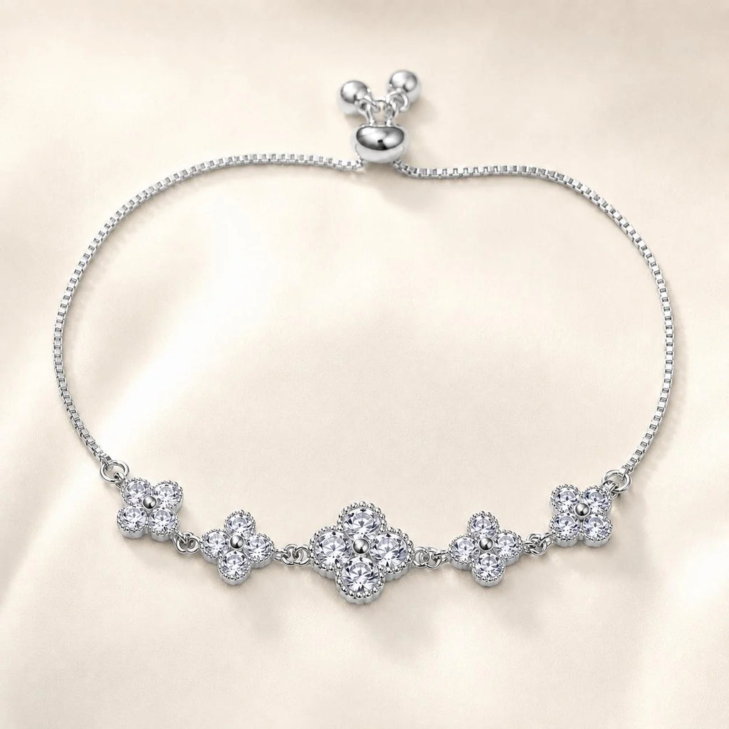 Pulseira Ajustável Flor Trevo Quatro Folhas com Zircônias Brilhantes | Pulseira Feminina Dourada e Prateada Acessório Delicado para Presente