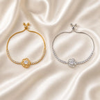 Pulseira Ajustável Flor Camélia Oca com Zircônias Brilhantes | Pulseira Feminina Dourada e Prateada Acessório Delicado Luxuoso para Presente