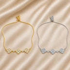 Pulseira Ajustável com Três Trevos de Madrepérola e Zircônias | Pulseira Feminina Dourada e Prateada Acessório Delicado Sorte Presente para Mulher