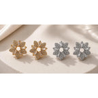 Brinco Flor Estrela com Zircônias Redondas e Corte Baguete Design Simétrico Brilho Contínuo Elegância e Sofisticação para Qualquer Ocasião