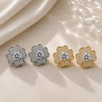 Brinco Flor em Zircônia Luxo - Elegância Floral com Zircônias Centrais para Mulheres Elegantes e Românticas