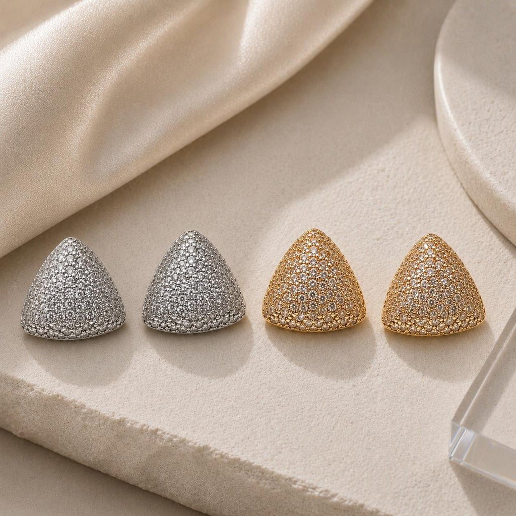 Brinco Triangular com Micro-pavimentação Completa de Zircônias