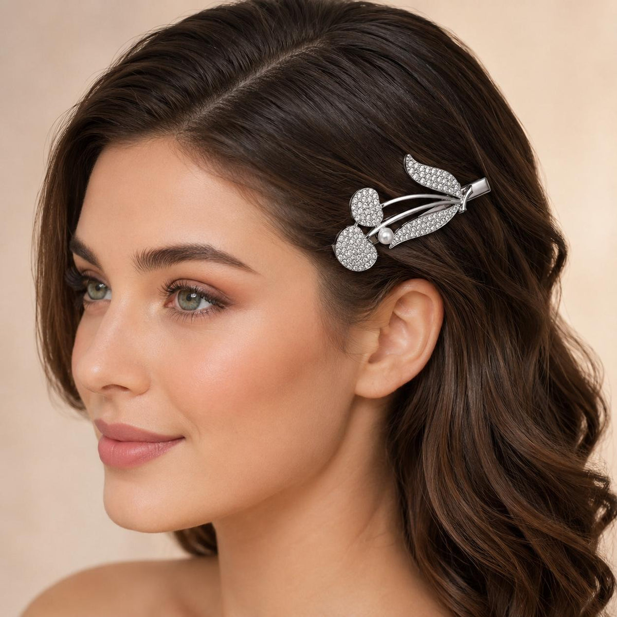 Presilha Duplo Coração e Folha com Pérola e Zircônias Delicada | Grampo Dourado e Prateado Acessório Feminino Elegante para Cabelo