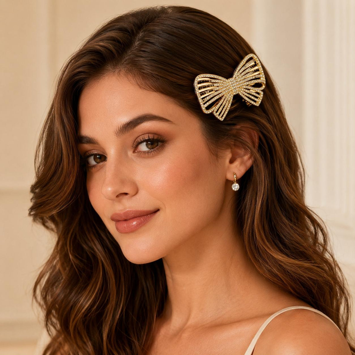 Presilha Laço Vazado Listrado com Zircônias Brilhantes | Grampo Lateral Dourado e Prateado Acessório Feminino Elegante para Cabelo