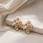 Brinco Flor com Zircônia Quadrada