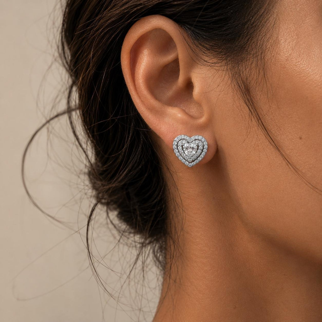 Brinco Coração Duplo em Zircônia Luxo Elegância e Amor Design Romântico para Mulheres Charmosas e Sofisticadas