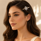 Presilha de Cabelo Flor de Neve Zircônia Brilhante | Grampo Feminino Elegante Dourado e Prateado para Festas e Dia a Dia