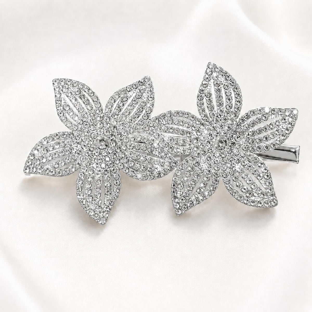 Presilha Duas Flores Cinco Pétalas Vazadas com Zircônias Brilhantes | Grampo Dourado e Prateado Acessório Feminino Elegante para Cabelo