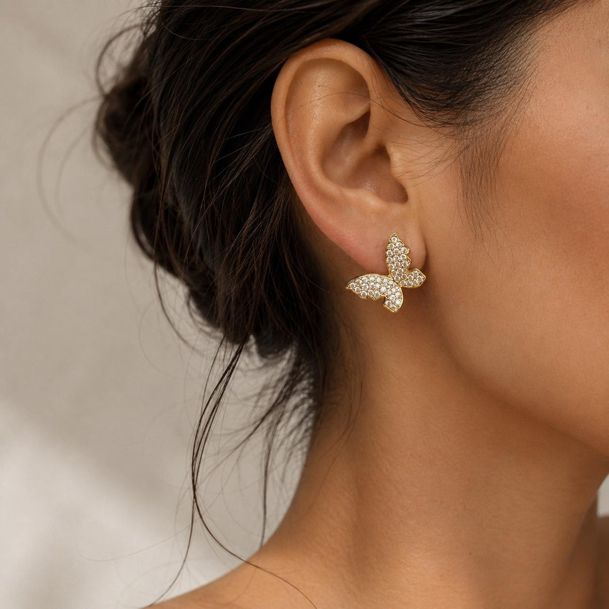 Brinco Borboleta em Zircônia Luxo - Elegância Feminina com Zircônias Brilhantes e Design Leve e Romântico para Mulheres