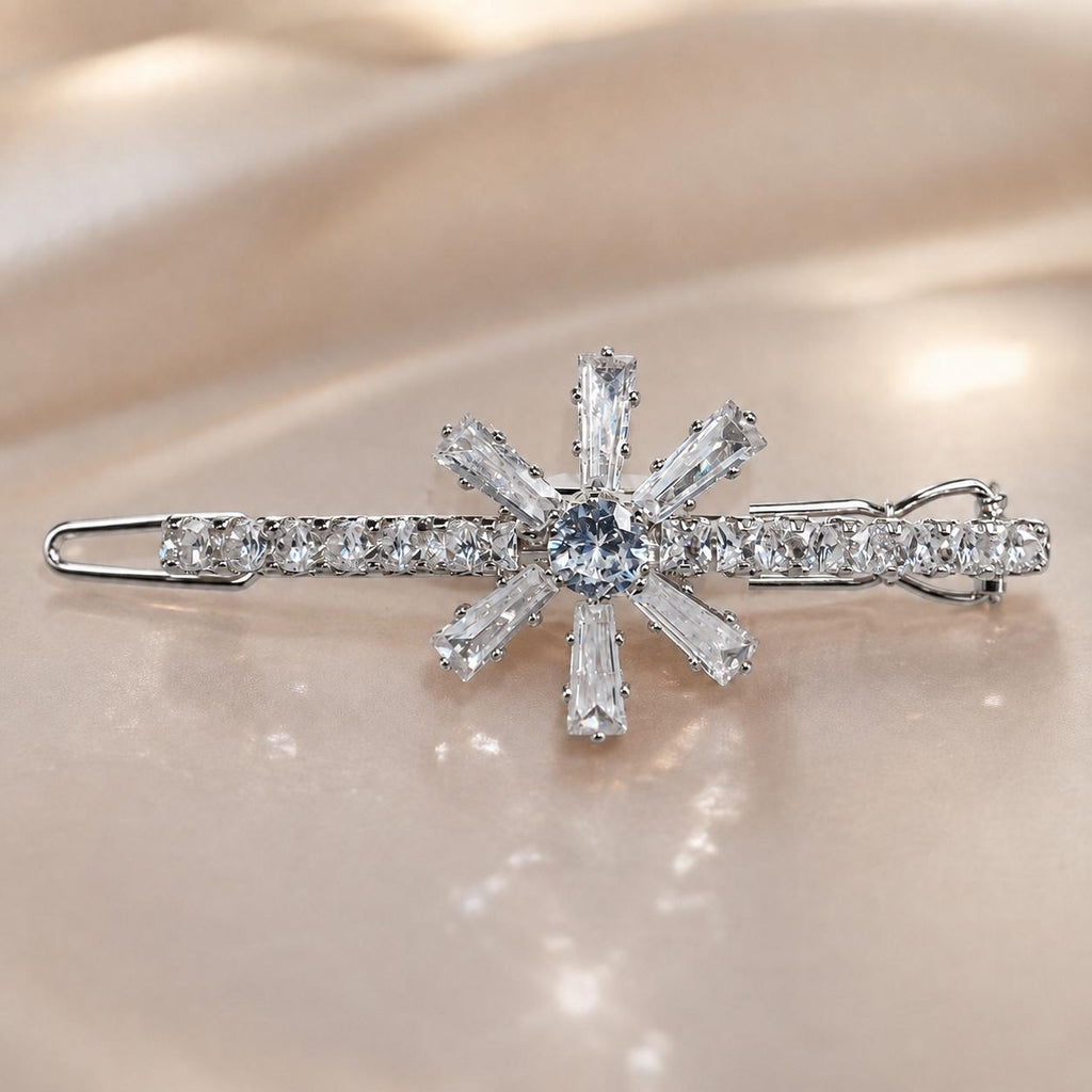 Presilha de Cabelo Flor de Neve Zircônia Brilhante | Grampo Feminino Elegante Dourado e Prateado para Festas e Dia a Dia
