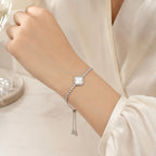 Pulseira Ajustável Trevo de Quatro Folhas com Madrepérola e Zircônias | Pulseira Feminina Dourada e Prateada Acessório Elegante para Presente