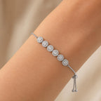 Pulseira Ajustável com Seis Pedras Zircônias Circulares Brilhantes | Pulseira Feminina Dourada e Prateada Acessório Elegante Delicado para Presente