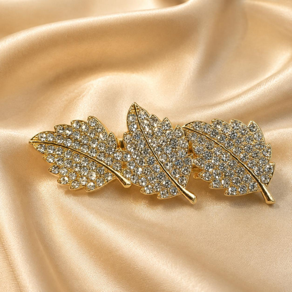 Presilha Três Folhas Cheia de Zircônias | Grampo Elegante Dourado e Prateado para Cabelo Uso Diário e Festas