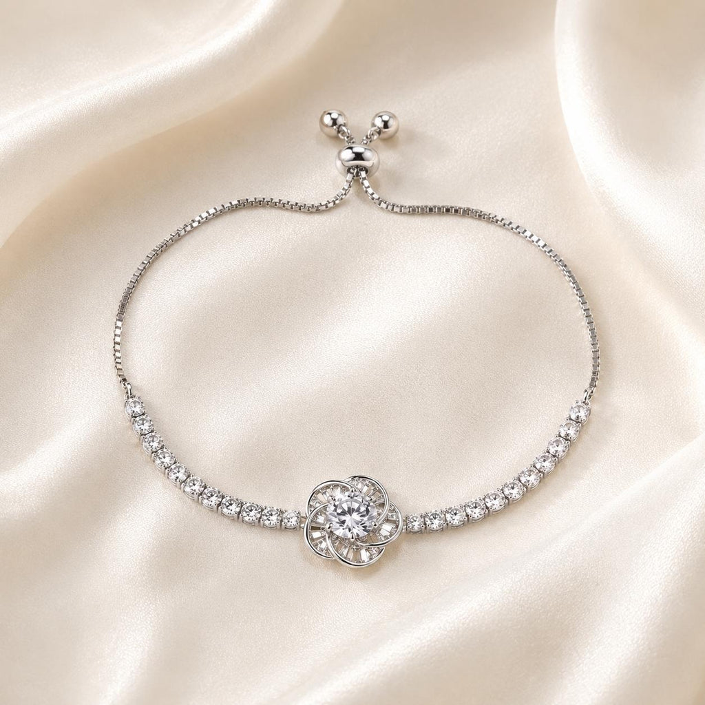 Pulseira Ajustável Flor Camélia Oca com Zircônias Brilhantes | Pulseira Feminina Dourada e Prateada Acessório Delicado Luxuoso para Presente