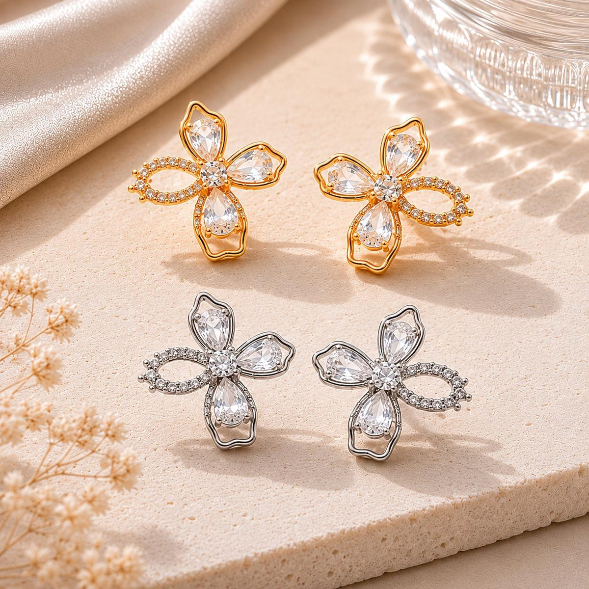 Brinco Flor Assimétrica com Zircônias Corte Marquise e Redondo Design Leve e Moderno para Estilos Românticos
