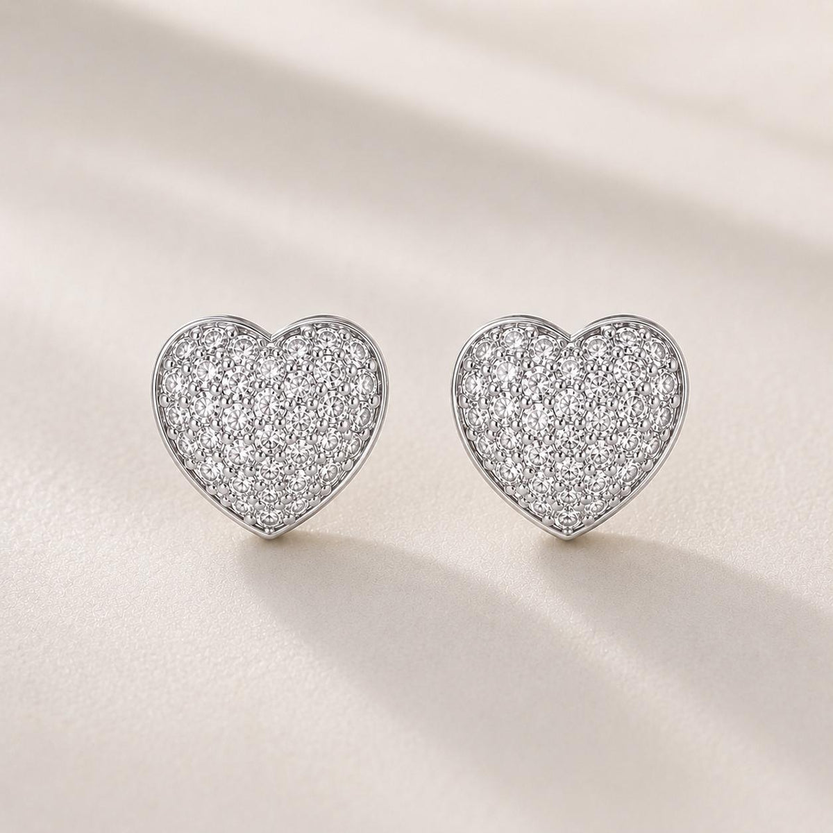 Brinco Coração 3D em Zircônia Luxo Elegância e Brilho para Mulheres que Buscam Charme e Sofisticação
