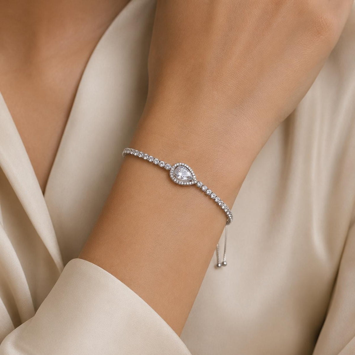 Pulseira Ajustável com Pedra Zircônia em Forma de Gota e Corrente Cheia de Cristais | Pulseira Feminina Dourada e Prateada Acessório Delicado para Presente