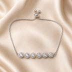 Pulseira Ajustável com Seis Pedras Zircônias Circulares Brilhantes | Pulseira Feminina Dourada e Prateada Acessório Elegante Delicado para Presente