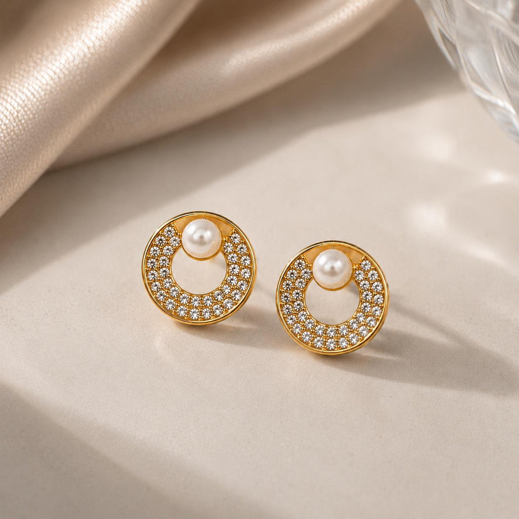 Brinco Círculo com Pérola e Zircônia Elegância Clássica e Moderna Zircônias Brilhantes Pérola de Imitação Versátil para Ocasiões Especiais