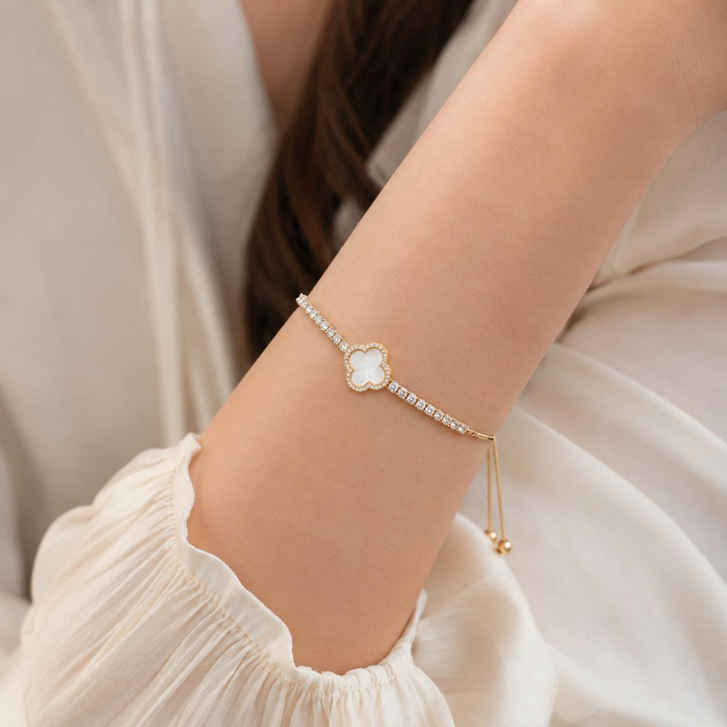 Pulseira Ajustável Trevo de Quatro Folhas com Madrepérola e Zircônias | Pulseira Feminina Dourada e Prateada Acessório Elegante para Presente