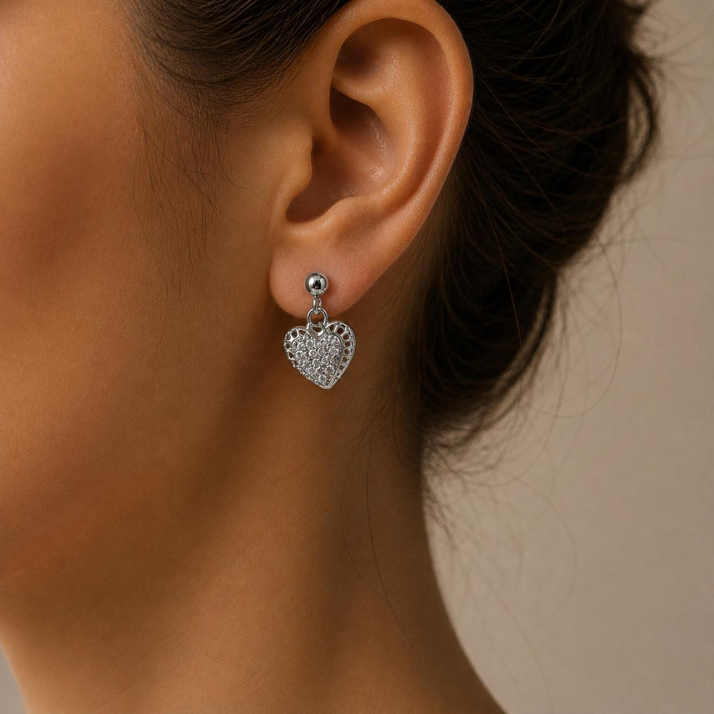Brinco Coração em Zircônia Luxo - Elegância e Glamour com Design Delicado e Zircônias Brilhantes para Mulheres Charmosas