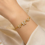 Pulseira Ajustável com Três Borboletas Zircônias Brilhantes | Pulseira Feminina Dourada e Prateada Acessório Delicado Luxuoso para Presente