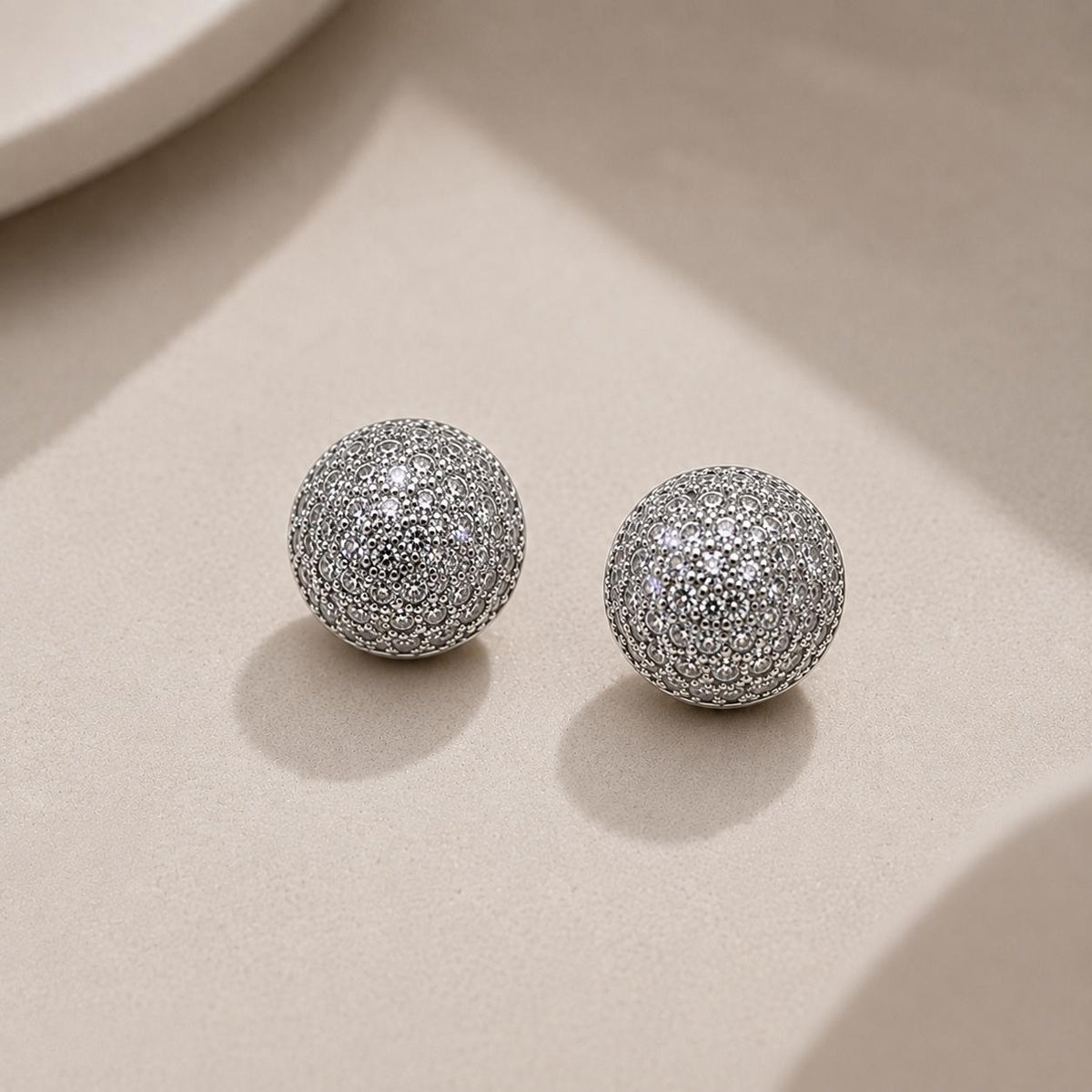 Bijuteria Brinco Bola em Zircônia Luxo Esférico com Brilho 360° para Mulheres Elegantes e Glamurosas
