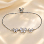 Pulseira Ajustável com Três Borboletas Zircônias Brilhantes | Pulseira Feminina Dourada e Prateada Acessório Delicado Luxuoso para Presente
