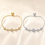 Pulseira Ajustável Flor Trevo Quatro Folhas com Zircônias Brilhantes | Pulseira Feminina Dourada e Prateada Acessório Delicado para Presente