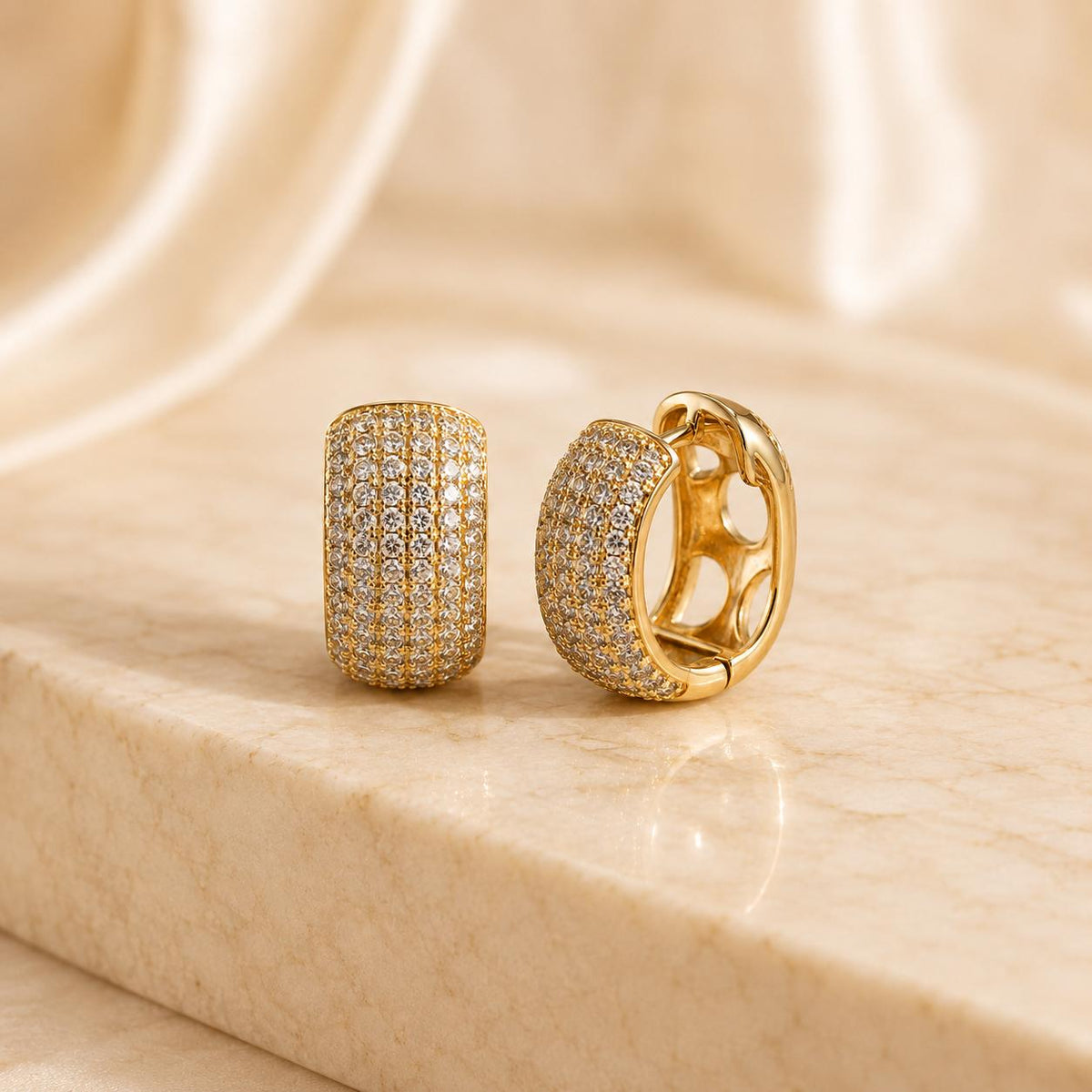 Brinco Argola Largo Pavê Zircônia | Modelo Atemporal Elegante Dourado/Prateado