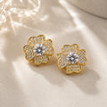 Brinco Flor em Zircônia Luxo - Elegância Floral com Zircônias Centrais para Mulheres Elegantes e Românticas