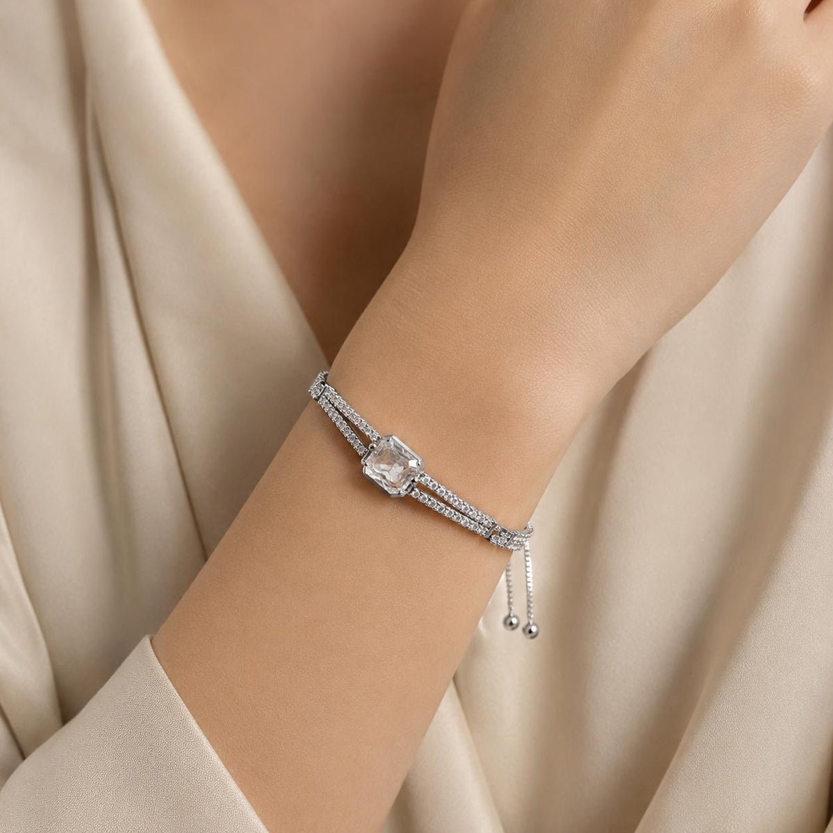 Pulseira Ajustável Dupla Corrente com Pedra Retangular Central Zircônia Brilhante | Pulseira Feminina Dourada e Prateada Acessório Luxuoso para Presente