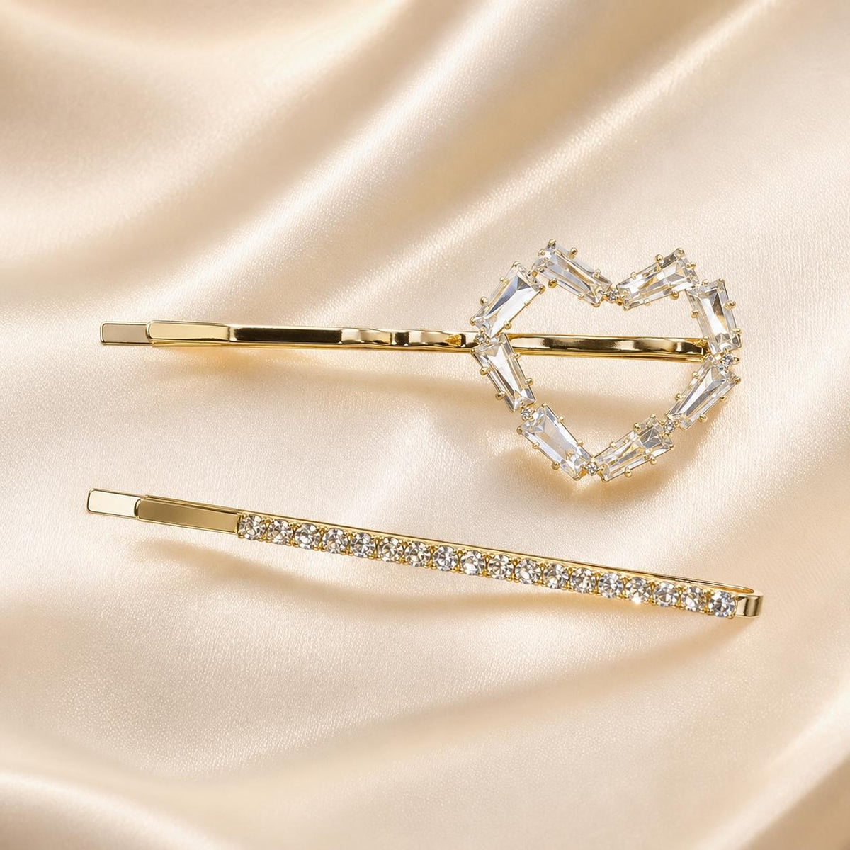 Grampo de Cabelo Coração com Zircônia Kit 2 Peças | Presilha Feminina Delicada Dourado e Prateado