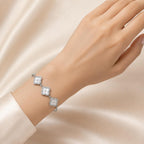 Pulseira Trevo Quatro Folhas com Madrepérola e Zircônias Ajustável | Pulseira Feminina Dourada e Prateada Acessório Delicado Presente