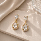 Brinco Gota Dupla com Zircônias Halo Elegância e Brilho Luxuoso Acessório Versátil para Glamour e Sofisticação