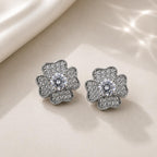 Brinco Flor em Zircônia Luxo - Elegância Floral com Zircônias Centrais para Mulheres Elegantes e Românticas