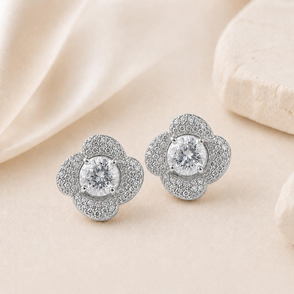 JM Bijuteria Brinco Camélia Flor com Zircônia Halo Elegância e Luxo em Zircônias para Ocasiões Especiais e Dia a Dia