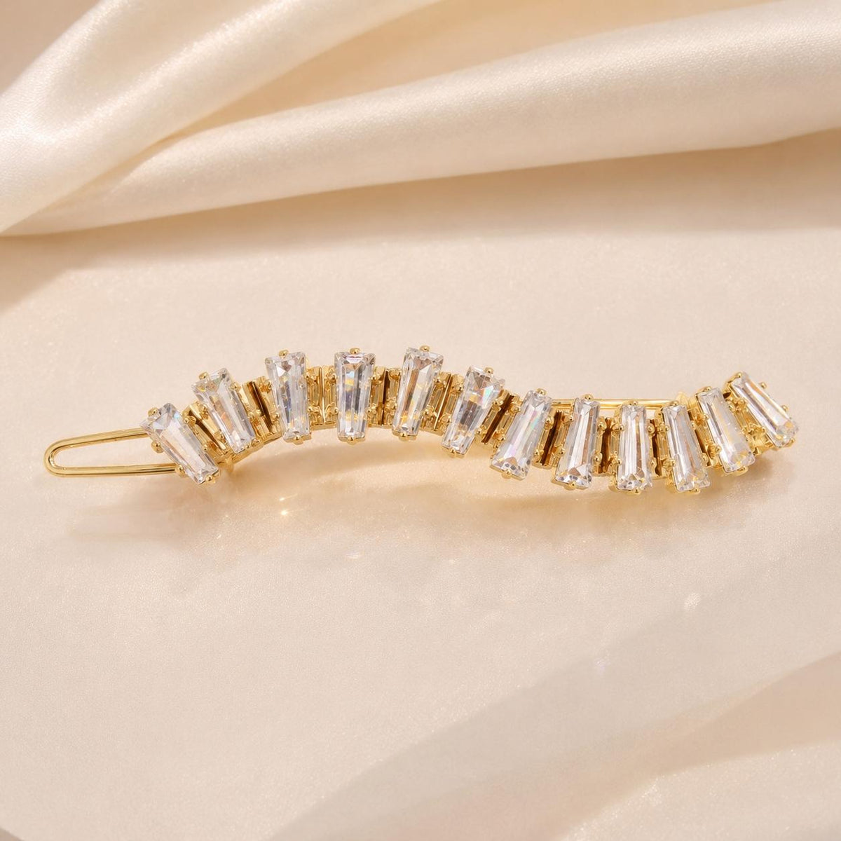 Presilha de Cabelo Curva com Zircônias Retangulares | Grampo Elegante Dourado e Prateado para Dia a Dia e Festas