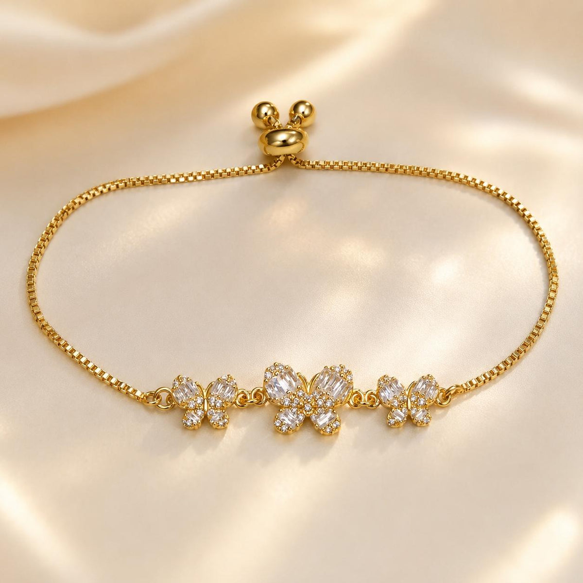 Pulseira Ajustável com Três Borboletas Zircônias Brilhantes | Pulseira Feminina Dourada e Prateada Acessório Delicado Luxuoso para Presente