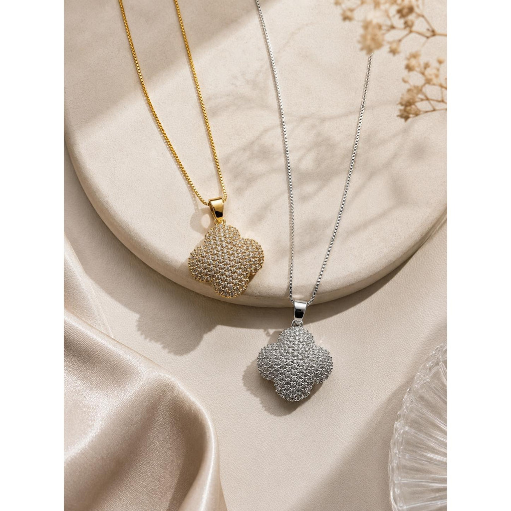 Colar Pingente Trevo/Clover Cravejado de Zircônias