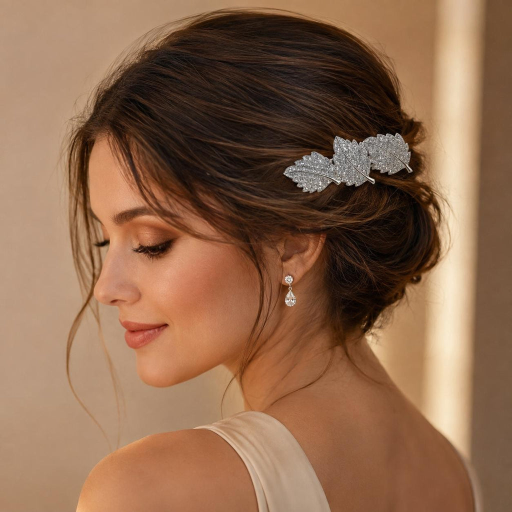 Presilha Três Folhas Cheia de Zircônias | Grampo Elegante Dourado e Prateado para Cabelo Uso Diário e Festas