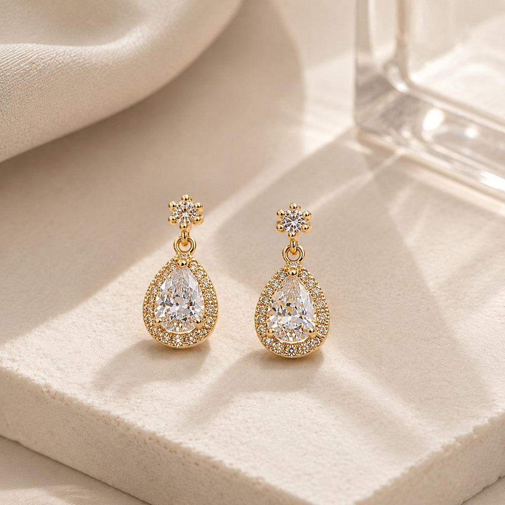 Brinco Gota com Zircônia Central e Halo Elegância Atemporal Adiciona Glamour e Sofisticação para Várias Ocasiões