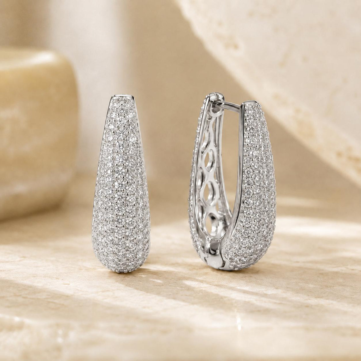 Brinco Argola Pave Zircônia Elegante | Modelo Leve Versátil Dourado/Prata