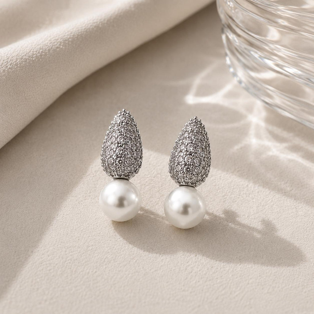Brinco Pendente com Zircônias em Forma de Gota e Pérola
