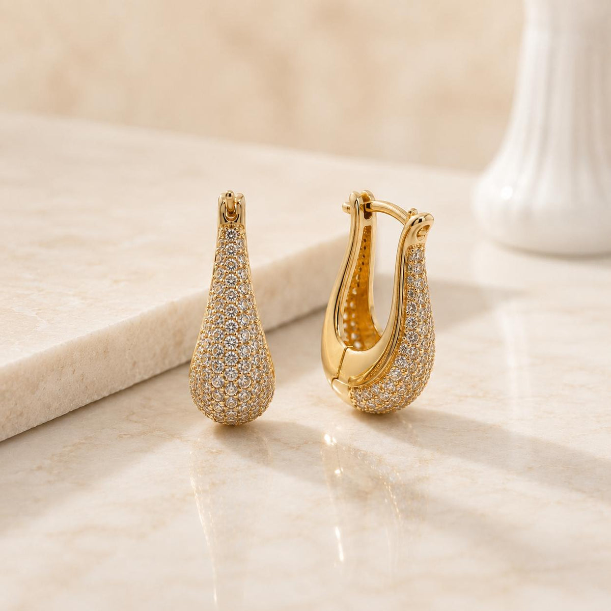 Brinco Gota Pavê de Zircônia | Modelo Moderno Sofisticado Dourado e Prateado