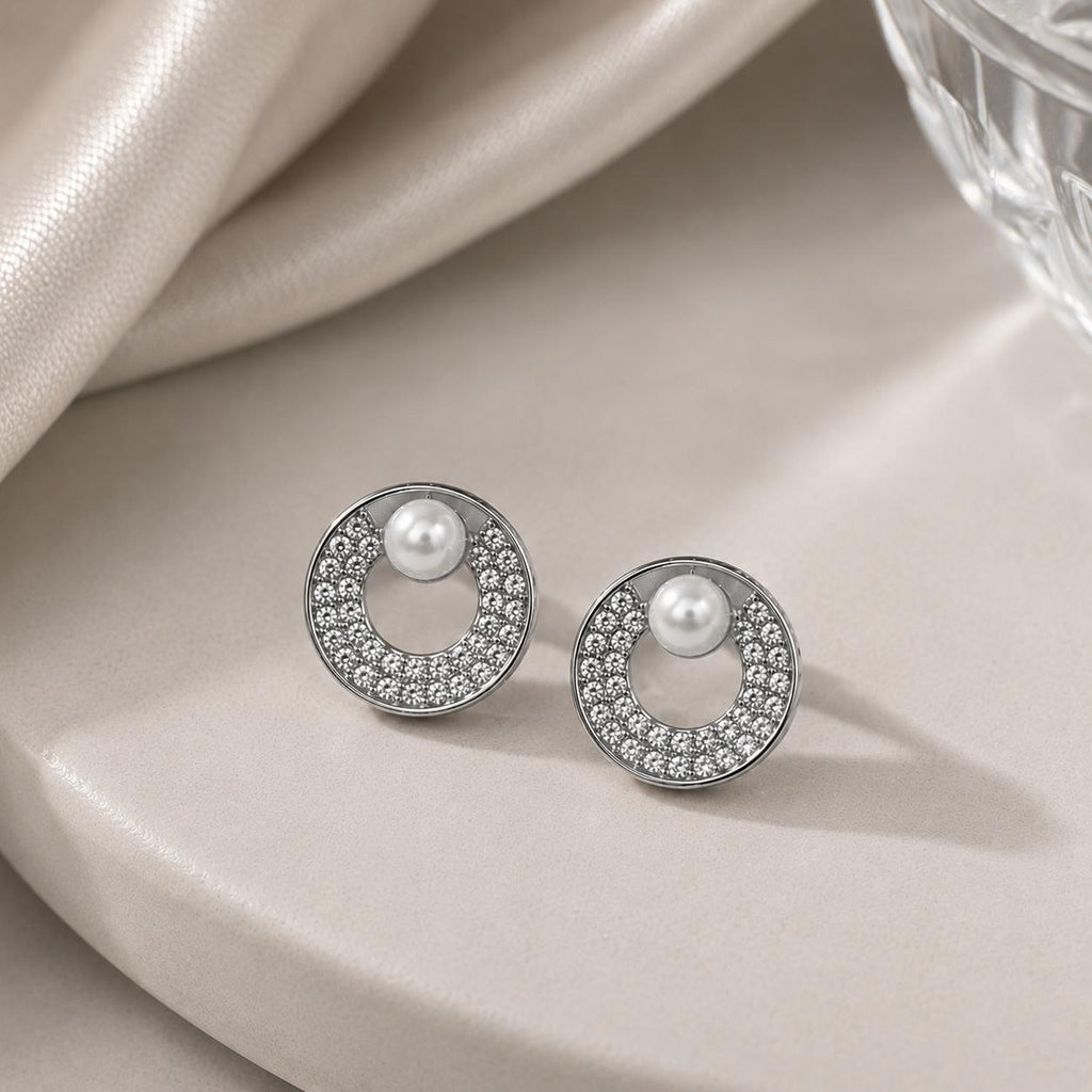 Brinco Círculo com Pérola e Zircônia Elegância Clássica e Moderna Zircônias Brilhantes Pérola de Imitação Versátil para Ocasiões Especiais