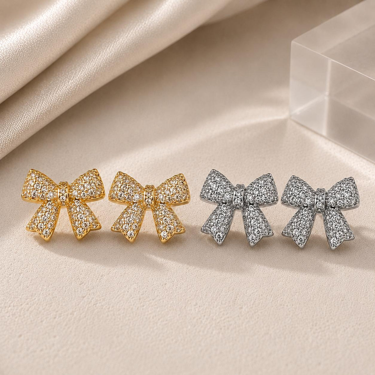 Brinco Laço de Zircônia Luxo - Elegância e Charme em Formato de Laço Incrustado com Zircônias para Mulheres que Apreciam Peças Delicadas e Sofisticadas